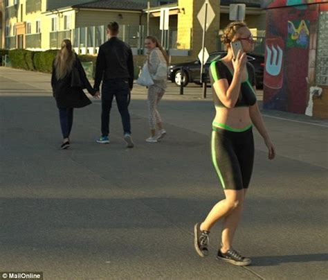 Naked Model Walks Outside Covered In Nothing But Body Paint And Most People Don T Notice Video