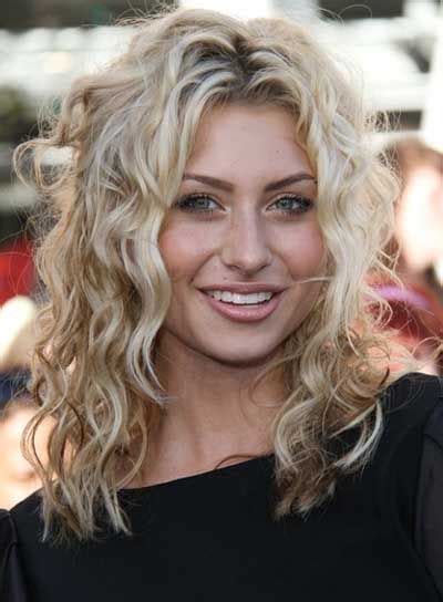 Alyson Michalka Blonde Hairstyles Curly Blonde And Blondes