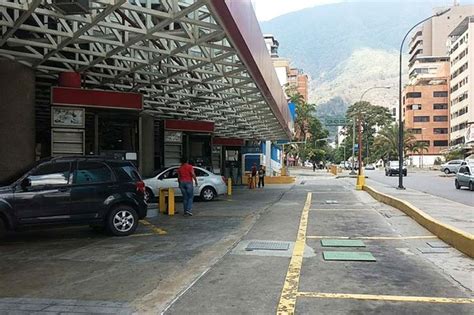 Pdvsa Desalojó Estación De Servicio De Parque Cristal En Caracas