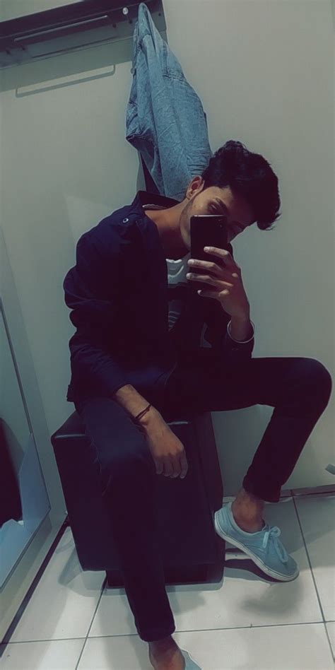 View Instagram Poses Boy Mirror Selfie Aesthetic Goimages I