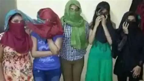 अंतरराज्यीय सेक्स रैकेट गैंग का खुलासा चार युवतियों समेत 5 गिरफ्तार asian news service