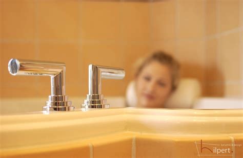 Kein bad kann so klein sein das sich nicht auch eine dampfdusche ausgeht. Wellness-Badezimmer | Badewannenarmatur ...