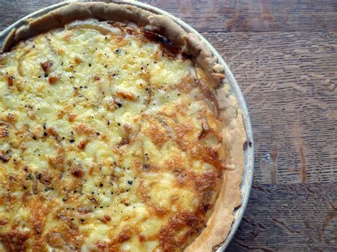 Caramelised Onion And Cheddar Cheese Quiche Cheese Quiche Food Cheese