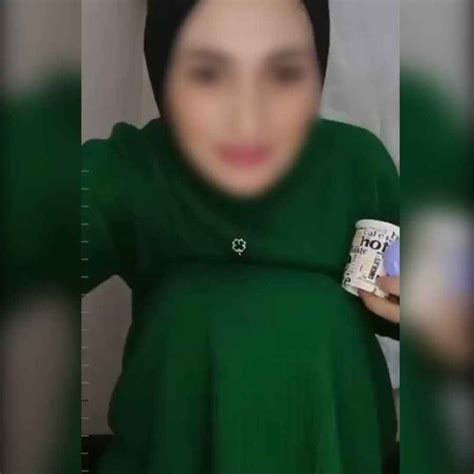 Çocuğunun yanında erotik yayın yapan türbanlı kadın gözaltına alındı