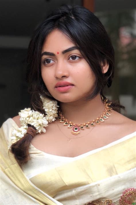 Juhi rustagi is a malayalam actress. Shaalin Zoya in Kerala Saree - South Indian Actress