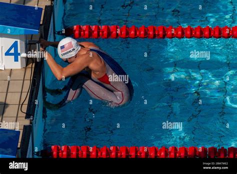 Natalie Coughlin Usa Competing In The Womens 100 Metre Backstroke