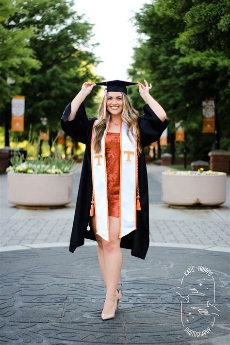 I Like The Pose And The Blurring Of The Background Nursing Graduation