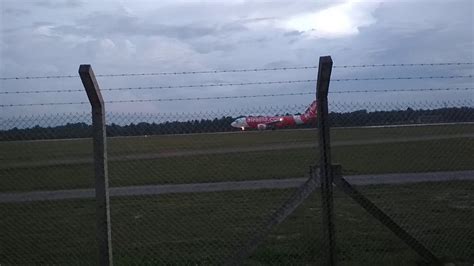 Kalau anda beli tiket kapal terbang dari mas, airasia, malindo, firefly dan juga lain lain. Kapal terbang air asia - YouTube