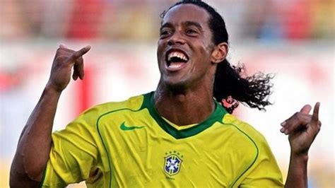 Soccer superstar ronaldinho was a member of brazil's 2002 world cup championship team and twice won the fifa world player of the year award. La vida de Ronaldinho en prisión: "Es tal como lo ves en ...