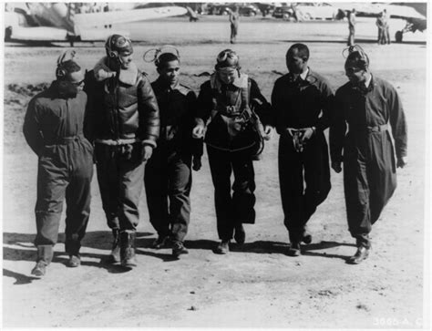 Historic Images Of Americas First Black Pilots Preparing For World War