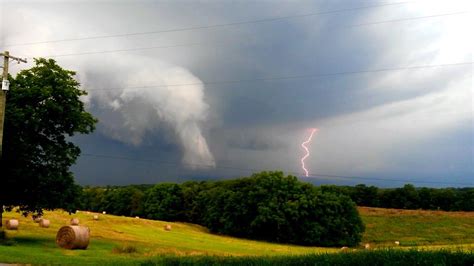 Tornado Photos View Photo Gallery Of Fridays Fulton County Tornado