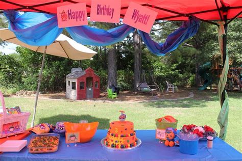 Instantly find any team umizoomi full episode available from all 4 seasons with videos, reviews, news and team umizoomi is a popular educational cartoon featured on both nickelodeon and nick jr. Team Umizoomi birthday party table decor | Birthday party tables, Party table decorations, Table ...