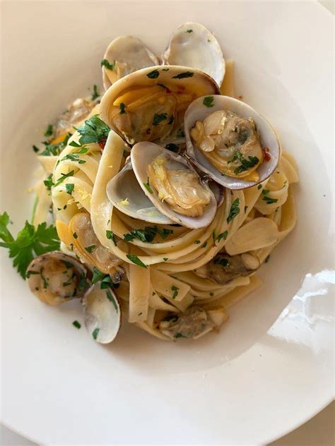 Linguine Alle Vongole Linguine With Clams How To Cook Pasta
