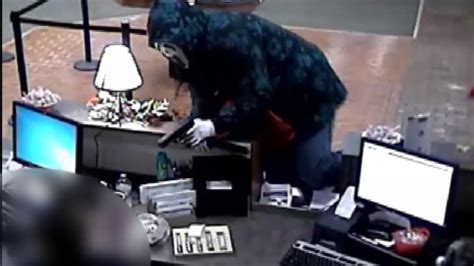 Fbi Releases New Surveillance Video Pictures In ‘scream Mask Robbery Fox31 Denver