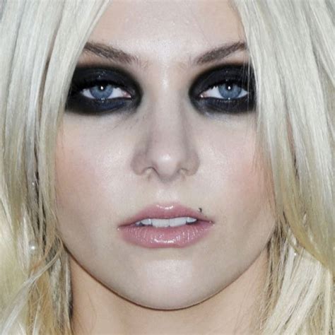 Taylor Momsen Makeup Black Eyeshadow Charcoal Eyeshadow And Pink Lip