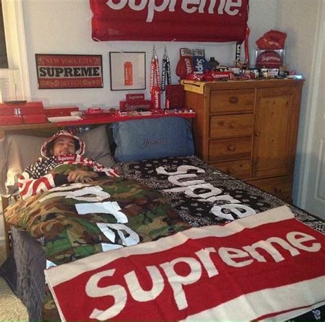 Pin By Kevin Fuentes On Supreme Hypebeast Room Room Decor For Men