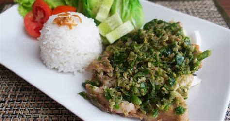 Resep pertama adalah sambal geprek sederhana. Resep Ayam Geprek Sambal Rawit Ijo, di Jamin Enak dan Mudah