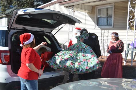 Project Spreads Cheer To Three Families For The Holidays