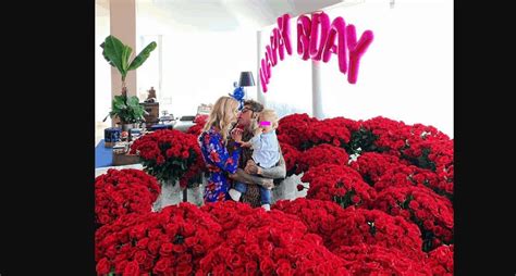 Quali fiori regalare per un compleanno? Il compleanno di Chiara Ferragni che dura una settimana: Fedex le regala una invasione di rose ...