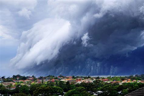 Cloud Tsunami Violent Storm Cloud Slams Into City Daily Star