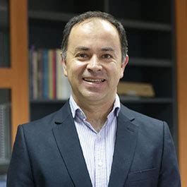 The relative competitive advantages of regional and national systems are. Rodolfo Hernández - Departamento de Psiquiatría y Salud Mental