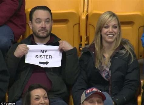Man Behind Hilarious My Sister Kiss Cam Sign Reveals How He Warned