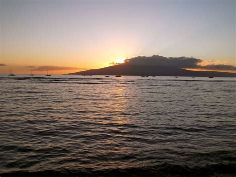 Sunset From Lahaina Maui Hawaii Maui Lahaina Around The Worlds