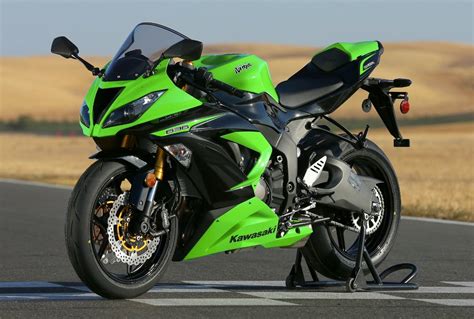 That might be the best all around sportbike ever. ZX6R 636 vs Daytona 675 vs GSXR 750 2015 - ForoCoches
