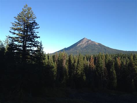 Mt Mcloughlin From High Lakes Trail