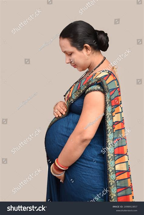 Pregnant Saree Meer Dan Rechtenvrije Licentieerbare Stockfoto S
