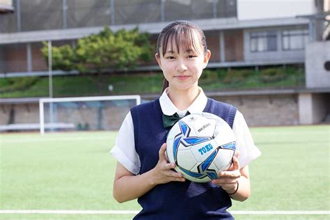 名門高校サッカー部でたった1人の女子マネが戦った 元jリーガー監督の父と駆ける夏 The Answer