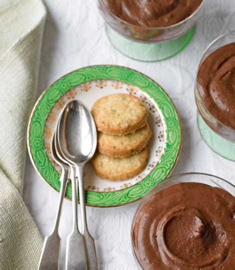 Repeat for the next layer until you have four layers of cake sandwiched together with three layers of mousse. Mint biscuits - PinLaVie.com