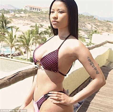 Nicki Minaj Goes Selfie Mad As She Tweets Bikini Shots On Holiday Daily Mail Online