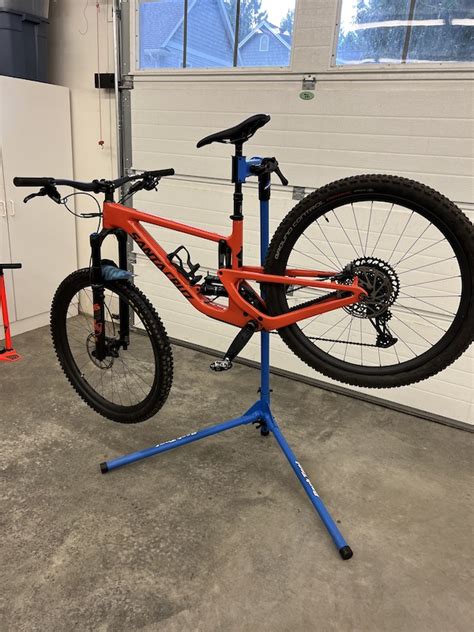 2021 Santa Cruz Hightower 2 C 29 Medium Ember For Sale