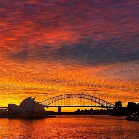 Extraordinary Sunset Paints Sydneys Skies In Spectacular Colors