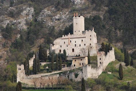 Castello Di Avio Dell Xi Secolo In Provincia Di Trento Castle Nice