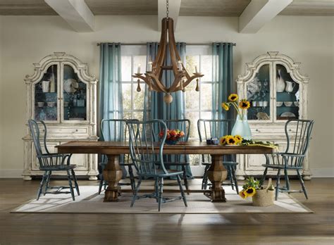 Farmhouse living room chairs : Infuse Chic Farmhouse Style Into Your Home