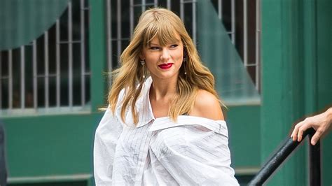 Watch Access Hollywood Interview Taylor Swift Gets Political For The