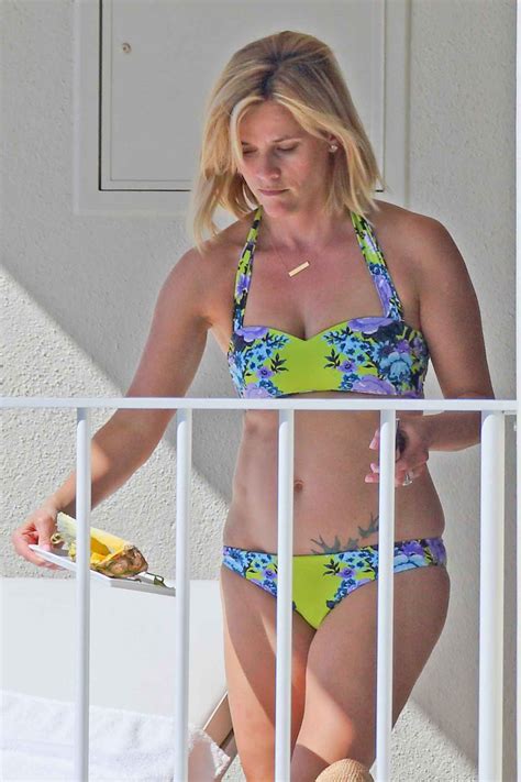 Reese Witherspoon In A Bikini Hawaii January Celebsla Com