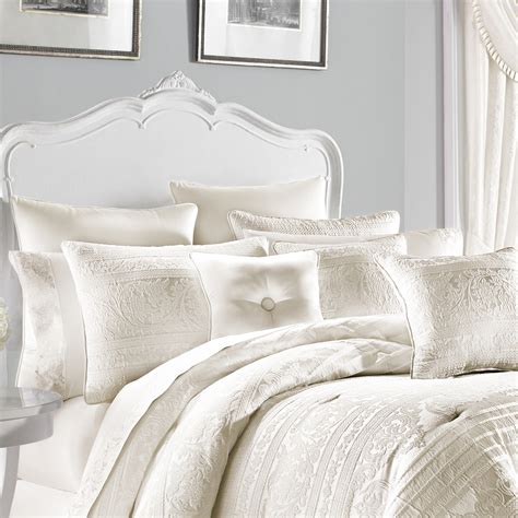 Mackay White By Five Queens Court Bedding