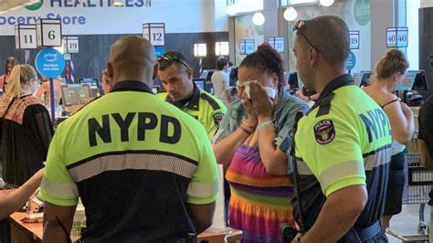 Nypd Officers Pay For Womans Stolen Food Instead Of Arresting Her