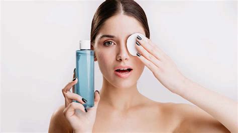 6 Tips To Remove Makeup The Right Way 6 Tips To Remove Makeup The Right Way
