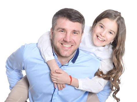 Retrato De Un Feliz Padre Y Hija En Un Fondo Blanco Foto Premium