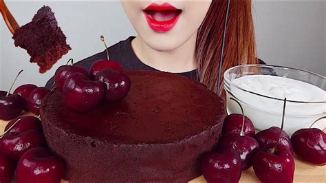 ASMR CHOCOLATE FUDGE CAKE MUKBANG 꾸덕한 초코퍼지케이크 먹방 eating sounds YouTube