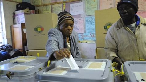 Zimbabwe Election Queuing Voters Given More Time Bbc News