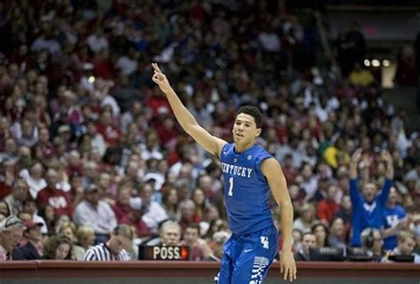 Moss Points Devin Booker Scores 18 Points To Lead No 1 Kentucky To