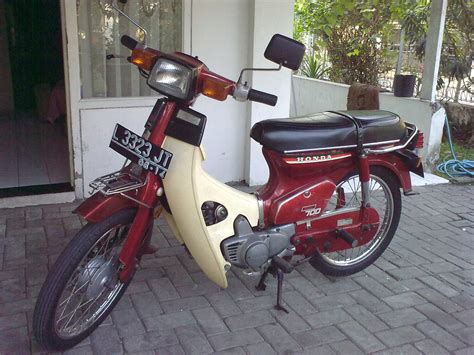 The honda super cub was the right bike at the right time, and now its back in a thoroughly modern v. Gudang Informasi: Motor Tua antik Honda C700 1982