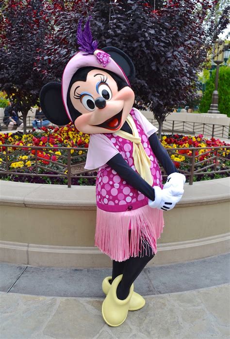 Minnie Mouse Is Sporting A Fabulous New Look On Buena Vista Street In