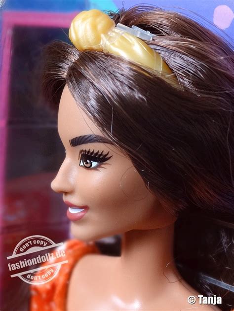 2021 Fashionistas 182 Barbie HBV16 Fashiondollz Info