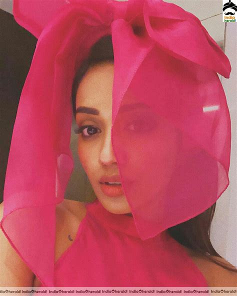 Nivetha Pethuraj Hot And Cute Pink Photoshoot
